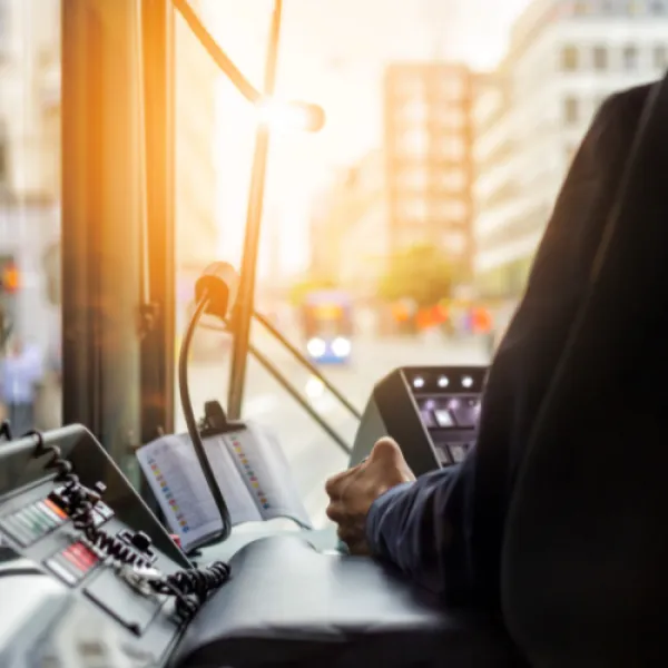 conducteur bus couché de soleil